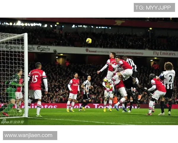 埃泽帽子戏法阿森纳势不可挡，激情四溢的赛场传奇