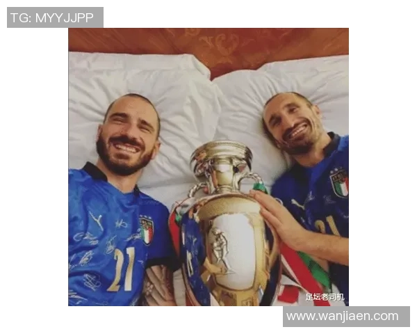 地中海的蔚蓝狂想曲：谁才是那不勒斯进驻“年度最佳阵容”的真命天子？